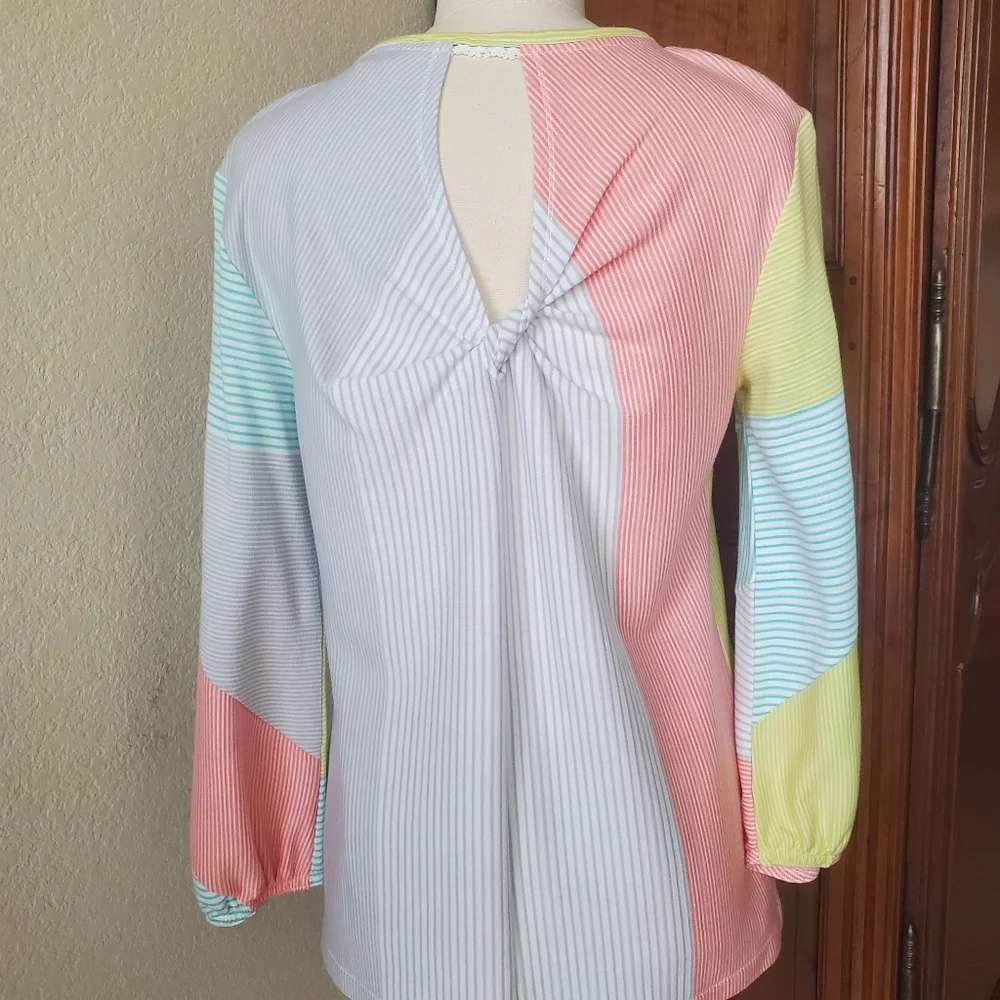 Spring Designer Top!!🌻🌺🪴💐 - Picture 5 of 7